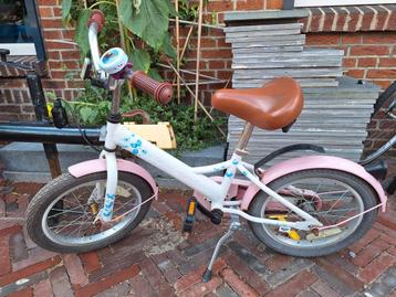 16 inch mooi meidenfietsje, helemaal in orde beschikbaar voor biedingen