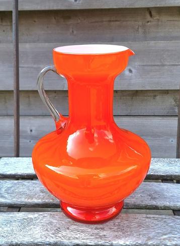 Prachtige vintage oranje opaline vaas.  beschikbaar voor biedingen