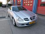 MERCEDES SLK 200 KOMPRESSOR AUTOM IN TOP STAAT AIRCO NAVI., Auto's, Mercedes-Benz, Automaat, 65 €/maand, Zwart, 4 cilinders