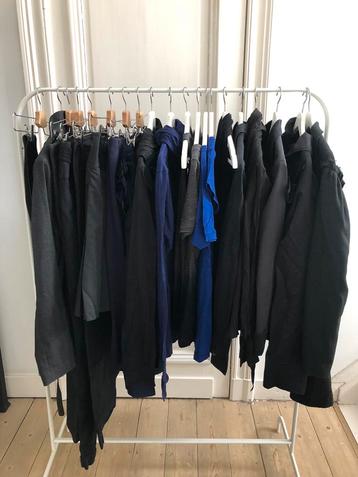 KLEDING COLLECTIE CORA KEMPERMAN 21 STUKS ZGSTAAT beschikbaar voor biedingen