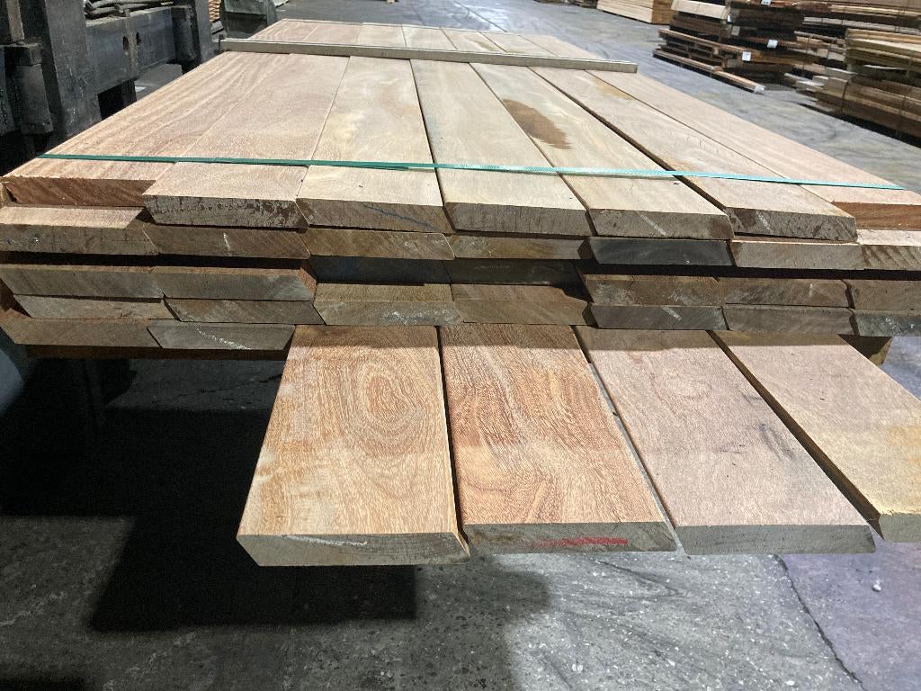 Hardhout-Cumaru–rhombus-planken-open gevel-25x143 mm