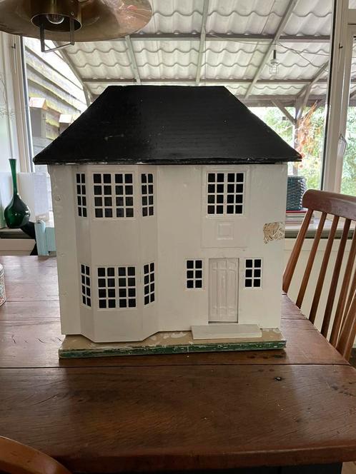 Oude triang poppenhuis, Verzamelen, Poppenhuizen en Toebehoren, Gebruikt, Poppenhuis, Ophalen of Verzenden