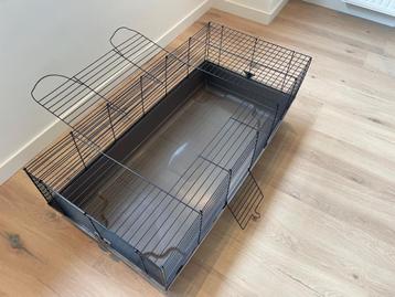 Konijnenhok binnen 117L x 58B x 42H cm: ruim, stevig, schoon beschikbaar voor biedingen