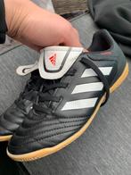 Adidas voetbal schoenen maat 32, Kinderen en Baby's, Kinderkleding | Schoenen en Sokken, Ophalen of Verzenden, Zo goed als nieuw