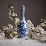 Japanse sakeflesvaas met onderglazuurblauw, circa 1890, Verzenden