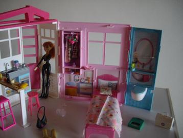barbie huis met barbie en acc beschikbaar voor biedingen