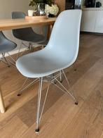 4 grijze design kuipstoelen zgan, Huis en Inrichting, Stoelen, Ophalen, Kunststof, Zo goed als nieuw, Vier