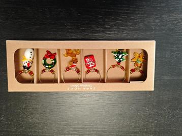 Pack of Christmas Figure Glass Charms beschikbaar voor biedingen