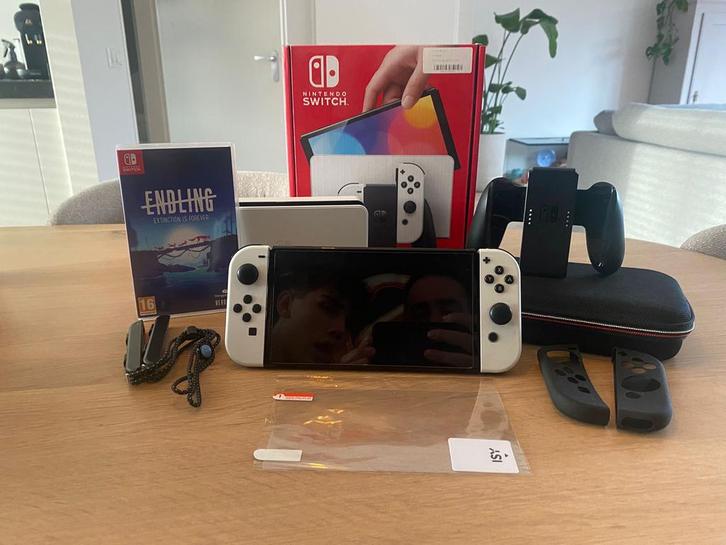 Nintendo Switch OLED - Nieuwstaat + Accessoires + Doos, Spelcomputers en Games, Games | Nintendo Switch, Zo goed als nieuw, Avontuur en Actie