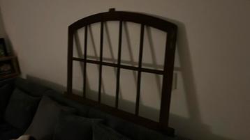 Antieke stalraam beschikbaar voor biedingen