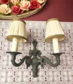 2 Arms barok wandlamp antiek kandelaar - lampenkapjes creme, Ophalen of Verzenden, Metaal, Antiek / klassiek