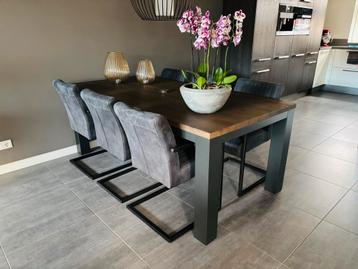 Eettafel eiken Koopmans Meubelen. beschikbaar voor biedingen