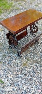 Vintage ruime Krantenbak smeedijzer/ hout .h 48cm blad 50/25, Ophalen