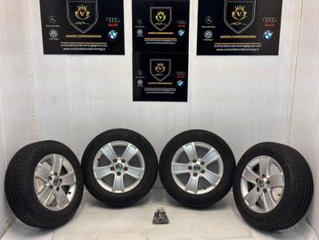Skoda Octavia Combi originele velgen met banden 195/65R15 beschikbaar voor biedingen