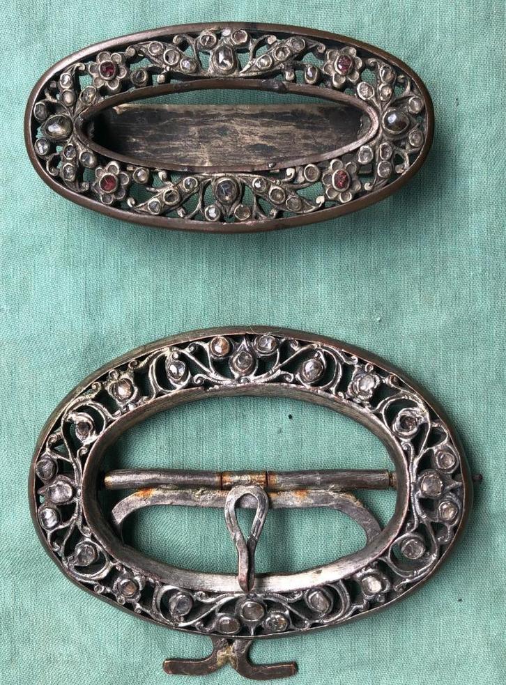 2 Javaanse gespen, Antiek en Kunst, Kunst | Niet-Westerse kunst, Ophalen of Verzenden