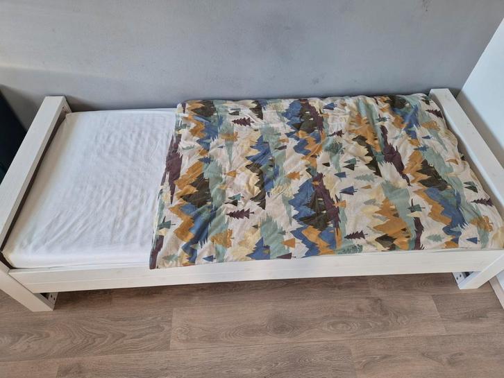 Houten bed wit inclusief lattenbodem, Kinderen en Baby's, Kinderkamer | Bedden, Gebruikt, 180 cm of meer, 85 tot 100 cm, Lattenbodem