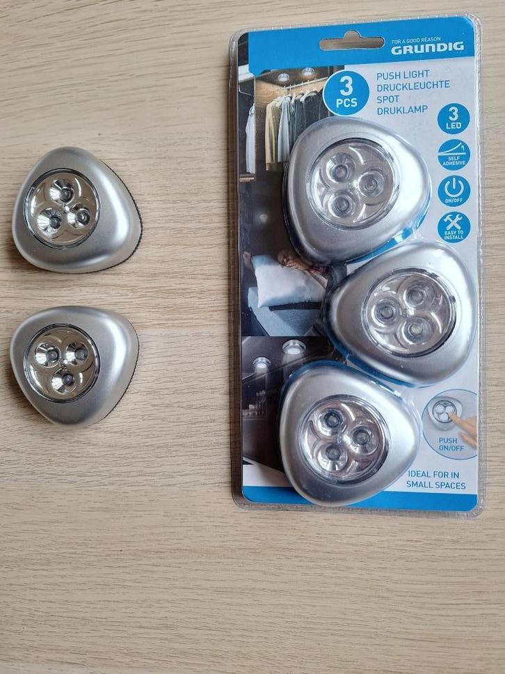 Grundig druklamp Set van 3 stuks en 2 losse lampen, Huis en Inrichting, Lampen | Spots, Nieuw, Plafondspot of Wandspot, Kunststof