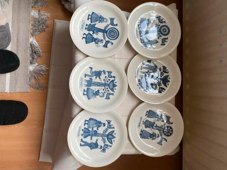 Regout Klederdracht Bordjes - Set van 6, Antiek en Kunst, Antiek | Schalen, Ophalen of Verzenden