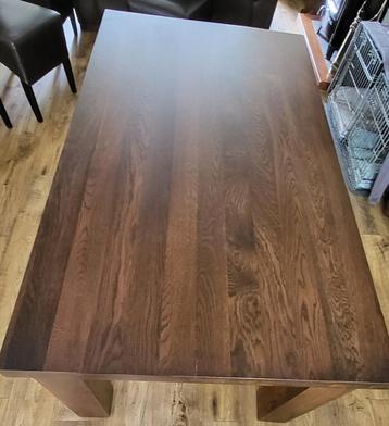 Te koop eikenhouten eettafel beschikbaar voor biedingen