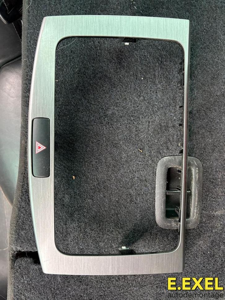 Alarmlicht/Radio paneel Volkswagen Passat B7(365) 2010-2014, Auto diversen, Autoradio's, Ophalen of Verzenden