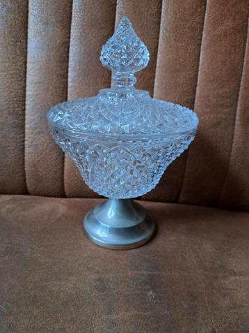 Kristallen Bonbonnière met Deksel beschikbaar voor biedingen