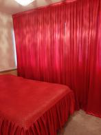 Rode gordijnen en bedovertrek, Twee personen, Ticket of Toegangskaart