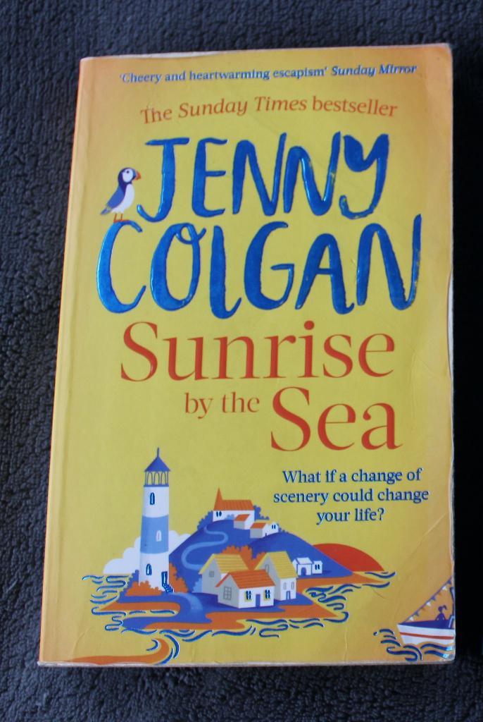 Jenny Colgan - Sunrise by the sea, Boeken, Chicklit, Gelezen, Ophalen of Verzenden
