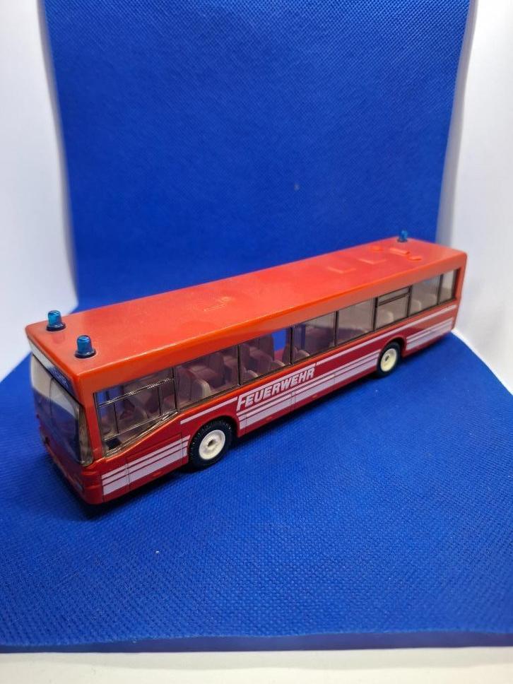 Siku 2927 Brandweerbus, Hobby en Vrije tijd, Modelauto's | Overige schalen, Nieuw, Auto, Ophalen of Verzenden