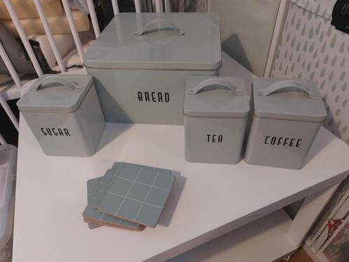 Mooie keuken set broodbak & voorraadpotten + onderzetters, Huis en Inrichting, Keuken | Keukenbenodigdheden, Nieuw, Ophalen of Verzenden