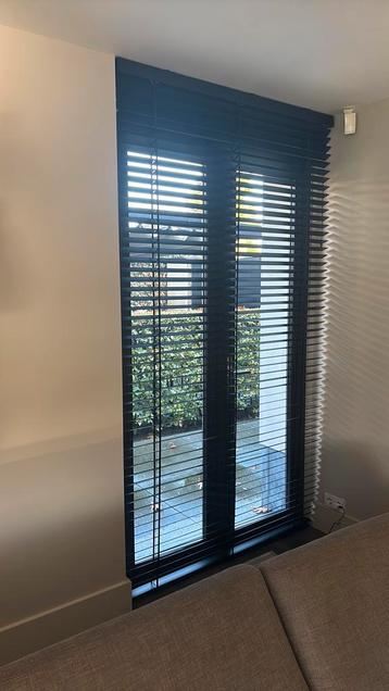 Zwarte luxaflex electrisch kantelbaar!!! beschikbaar voor biedingen