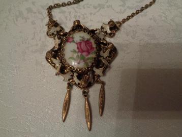 porseleine hanger met cloisonne aan ketting  beschikbaar voor biedingen