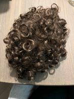 Bruine krullen pruik, Ophalen of Verzenden, Overige maten