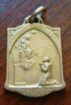 Oud medaille met Onze-Lieve-Vrouw van Scherpenheuvel., Verzenden, Overige materialen, Buitenland