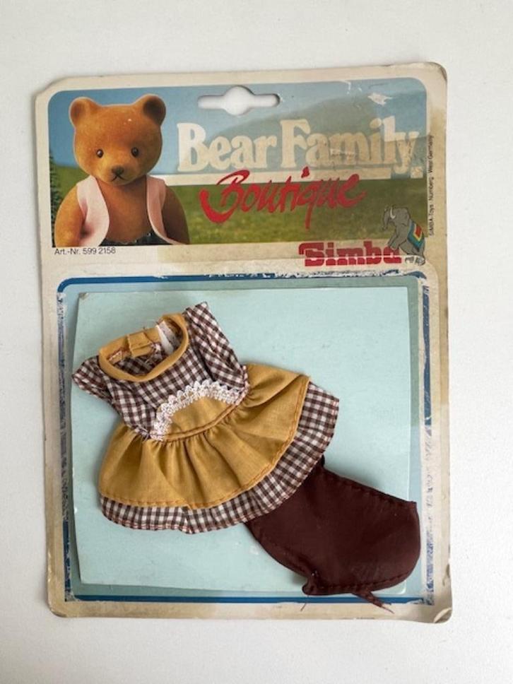 Bruine kledingset. Bear Family Boutique. Simba beertje NIEUW, Verzamelen, Beren en Cherished Teddies, Nieuw, Overige typen, Overige merken