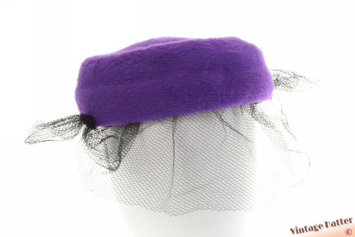 Vintage Dames pillbox hoed paars haarvilt en zwarte voile 57, Kleding | Dames, Hoeden en Petten, Gedragen, Hoed, 56 of 57 cm (M, 7 of 7⅛ inch)