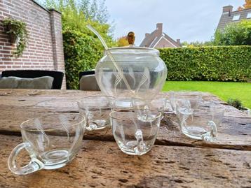 Vintage Glazen Bowl met glaasjes en schep  beschikbaar voor biedingen