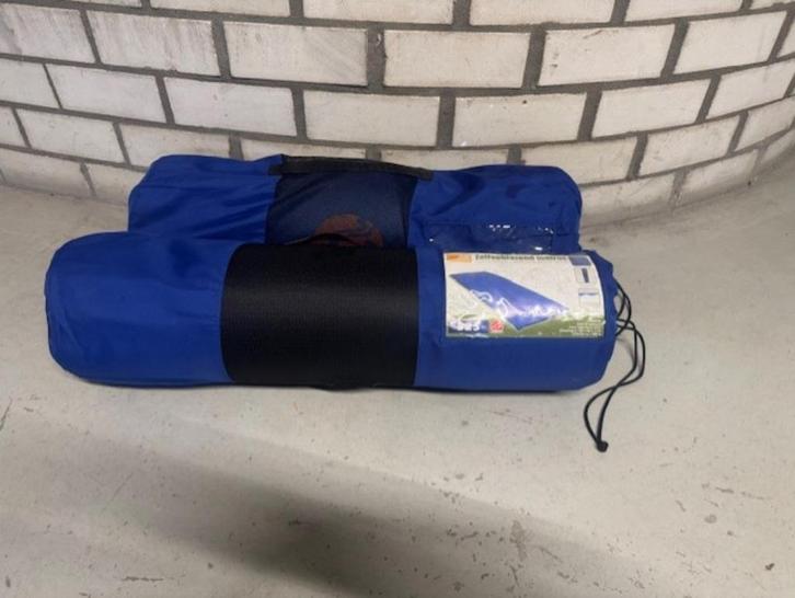 2 zelfopblaasbare slaapmatten, Caravans en Kamperen, Slaapmatten, Zo goed als nieuw, 1-persoons, Ophalen of Verzenden