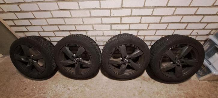 Volvo V40 winterbanden, Auto-onderdelen, Banden en Velgen, Banden en Velgen, Winterbanden, 16 inch, 205 mm, Personenwagen, Gebruikt