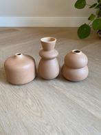 3 kleine vaasjes bruin, Overige kleuren, Aardewerk of Porselein, Ophalen of Verzenden, Zo goed als nieuw