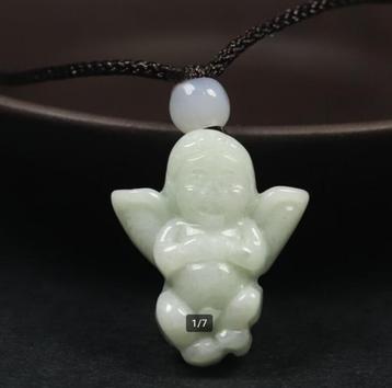 Jade engel aan halskoord met echtheidscertificaat beschikbaar voor biedingen