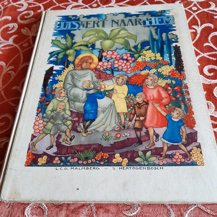 Vintage religieus boek Luistert Naar Hem 1949 Br. Berthilo, Antiek en Kunst, Antiek | Boeken en Bijbels, Verzenden