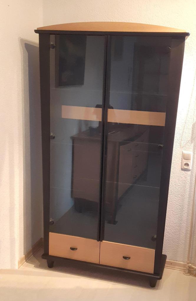 Mooie moderne vitrine kast, Huis en Inrichting, Kasten | Vitrinekasten, Met lade(s), Met deur(en), Met plank(en), Overige houtsoorten