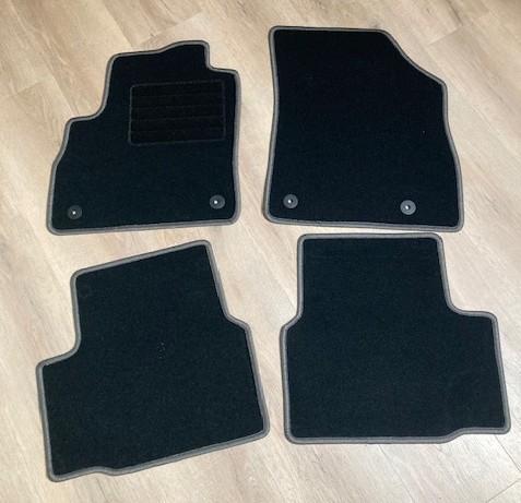 Mattenset voor een Opel Astra type K, Auto-onderdelen, Interieur en Bekleding, Opel
