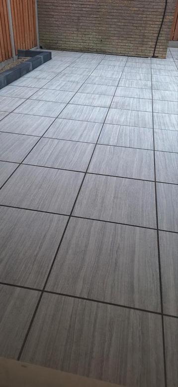 Bijna 9m2 nieuwe keramische tegels 3 +1 cm dikte beschikbaar voor biedingen