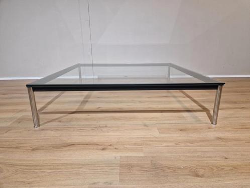 Cassina LC10-P - Salontafel - Zwart Frame - Glas - Design, Huis en Inrichting, Tafels | Salontafels, Zo goed als nieuw, Minder dan 50 cm