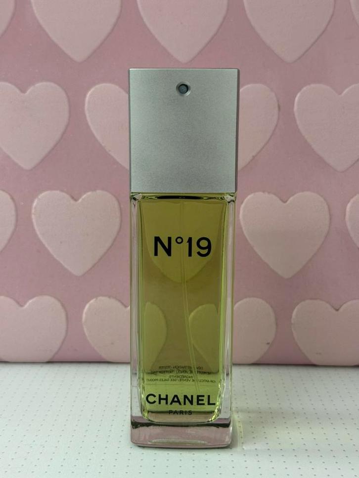 Chanel no 19 eau de toilette 100ml, Sieraden, Tassen en Uiterlijk, Uiterlijk | Parfum, Nieuw, Ophalen of Verzenden