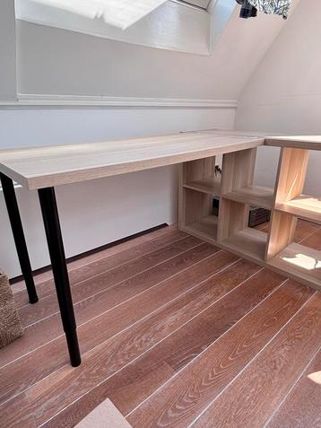 Desk with built-in storage space