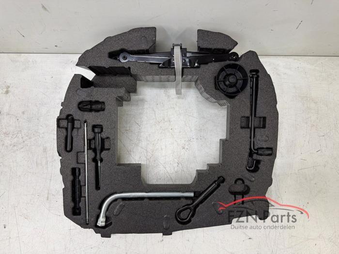 Audi A1 82A Thuiskomer set met krik, Ophalen, Gebruikt