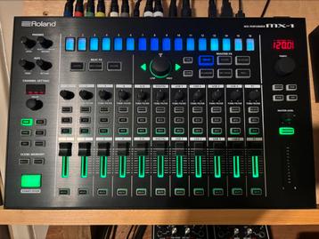 Roland MX-1 incl. Decksaver beschikbaar voor biedingen