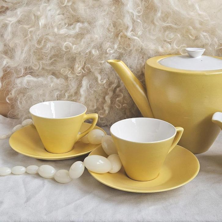 Plateelbakkerij ZuidHolland Gouda kop en schotel geel | p.st, Antiek en Kunst, Antiek | Servies los, Ophalen of Verzenden